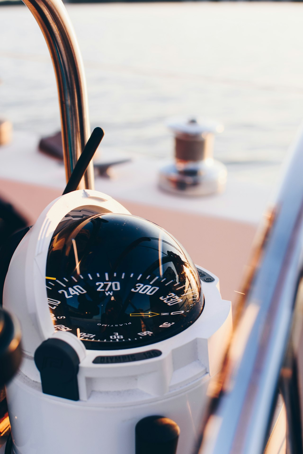 Marine navigation light manufacturer — custom marine lighting and waterproof enclosures